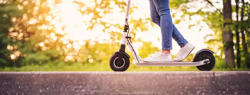 Elektrokolobežky idú! Vyberte si takú, čo vás nesklame!