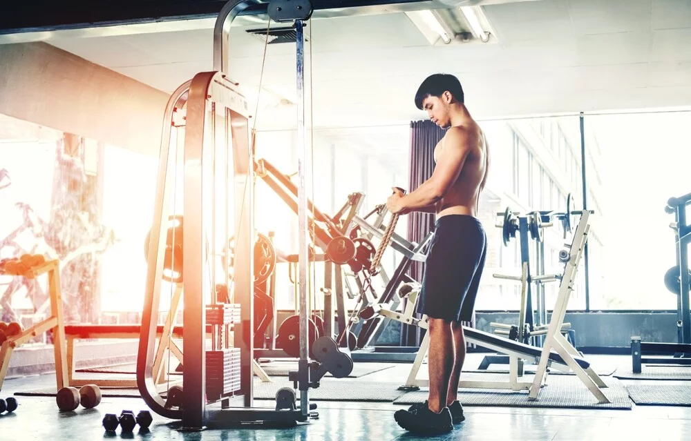 Jeden stroj, kompletný tréning: Posilňovacia veža vyrieši vašu domácu posilňovňu