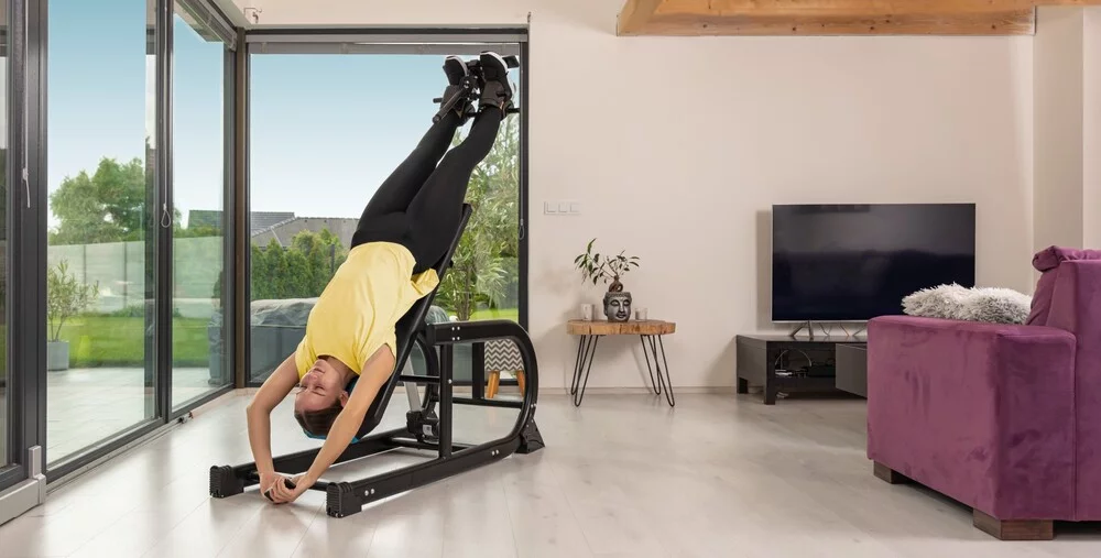 Bolí vás chrbát? Svaly? Otočte sa hore nohami!