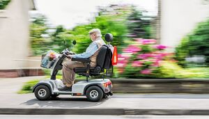 Ako vybrať elektrický vozík, ktorý vráti pohyb do života