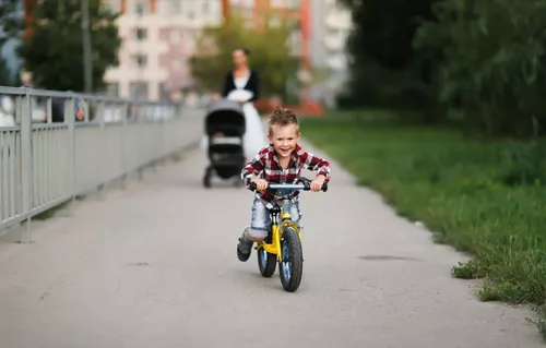 Malí jazdci štartujú: Ako vybrať to najlepšie odrážadlo?
