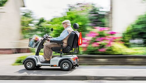 Ako vybrať elektrický vozík, ktorý vráti pohyb do života