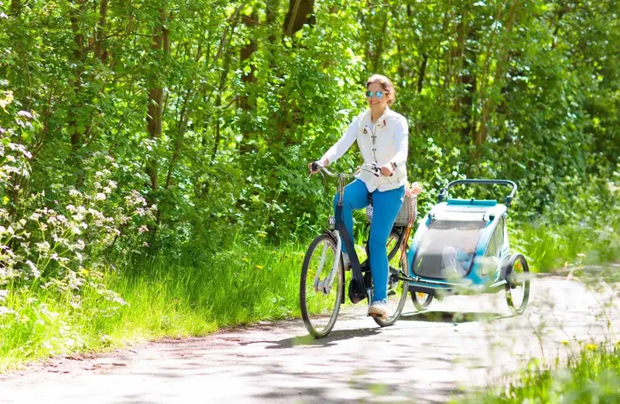Ako ťahať deti na bicykli: Tyč, vozík alebo lano?