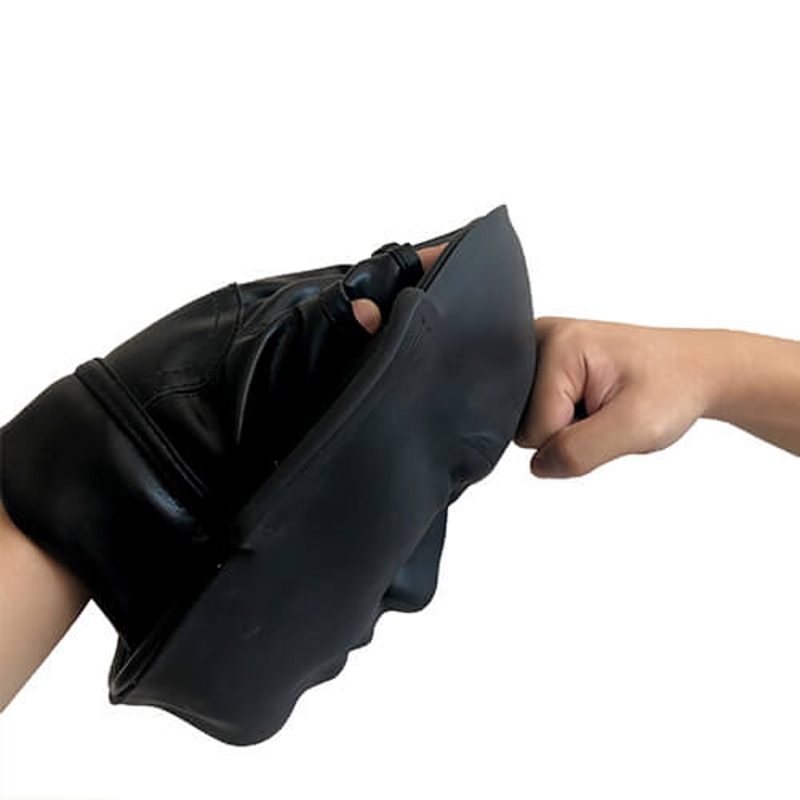 Boxovacia lapa v tvare masky inSPORTline Conrador · záber 10