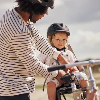 Zadná sedačka na bicykel s adaptérom a nosičom na sedlovku Urban Iki - Sakura ružová/Shinju biela