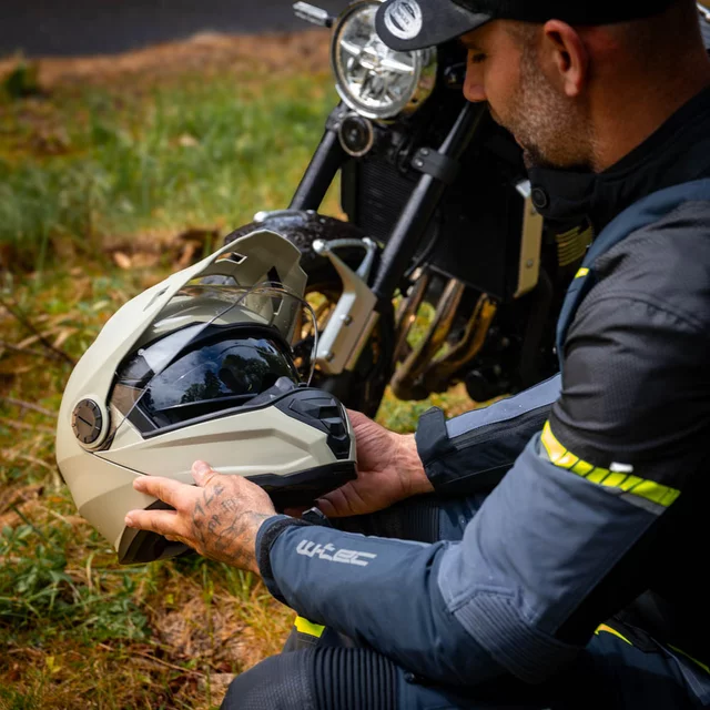 Výklopná enduro prilba W-TEC Biscaia P/J - béžová matná