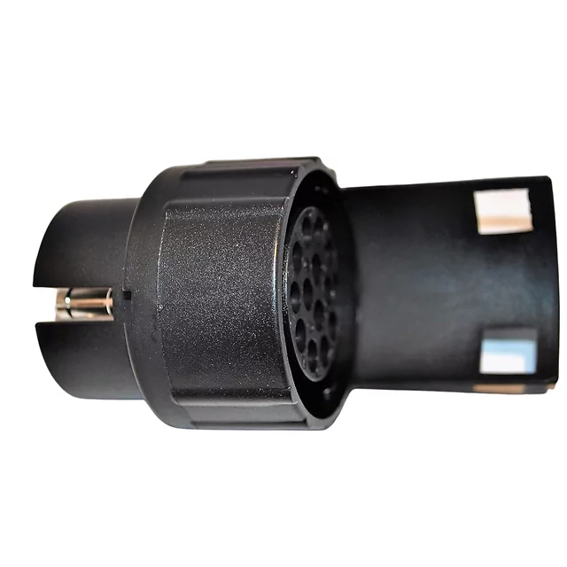 Adaptér na zmenu zásuvky pri ťažnom zariadení 7-13