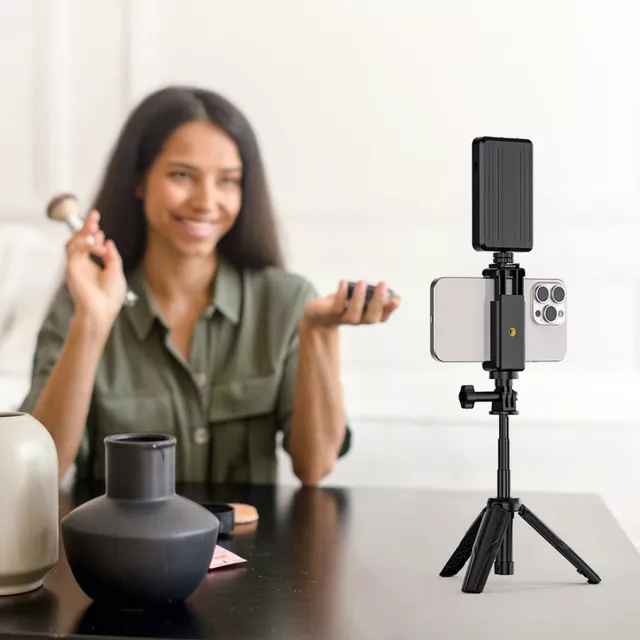 Mini výsuvný statív Apexel s LED svetlom a adaptérom pre akčnú kameru