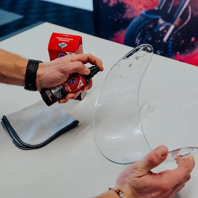 Prípravok proti zahmlievaniu S100 Anti-Fog 100 ml vrátane utierky z mikrovlákna