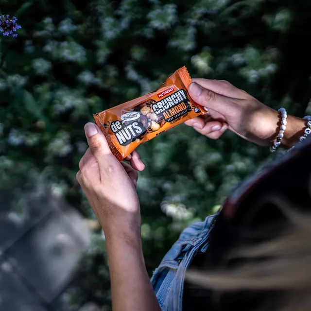 Tyčinka Nutrend DeNuts Crunchy 40g