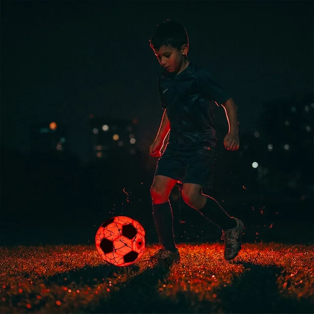 Svietiaca futbalová lopta inSPORTline Lumikick s LED svetlom, veľ. 5