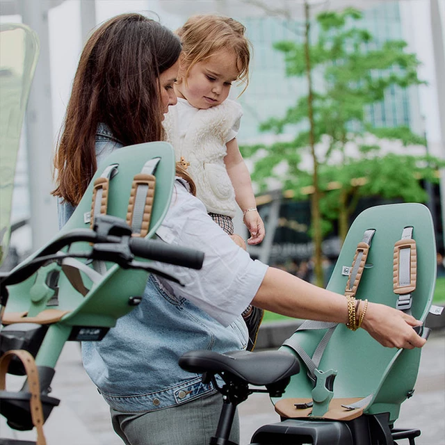 Zadná sedačka na bicykel s adaptérom a nosičom na sedlovku Urban Iki - Sakura ružová/Shinju biela