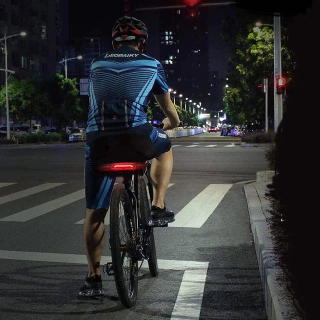 Zadné cyklo svetlo s alarmom a smerovkami inSPORTline Suryah