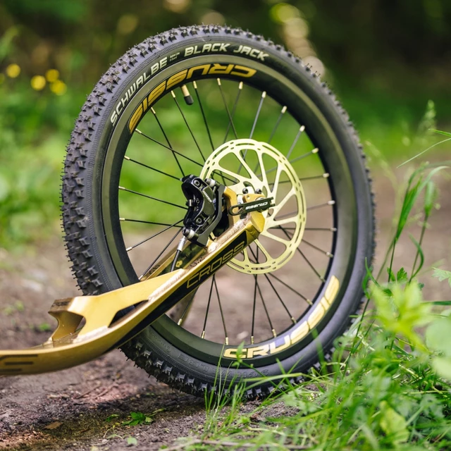 Kolobežka Crussis Cross 9.2-1 zlato-čierna 27,5/20"