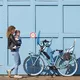 Zadná sedačka na bicykel s adaptérom a nosičom na sedlovku Urban Iki - Sakura ružová/Shinju biela