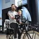 Zadná sedačka na bicykel s adaptérom a nosičom na sedlovku Urban Iki - Sakura ružová/Shinju biela
